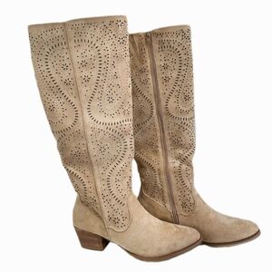 Very G Boots NWT with box